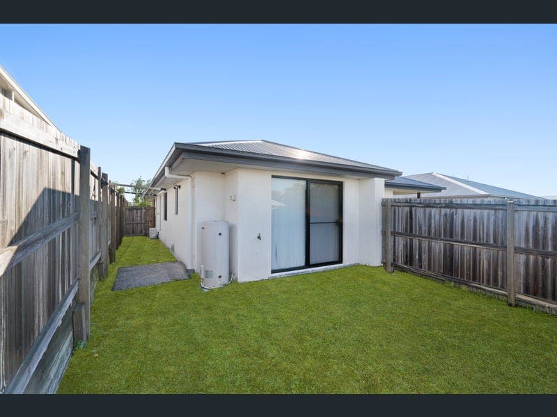 14 Mount Mitchell Street, Park Ridge — photo 1 of 5
