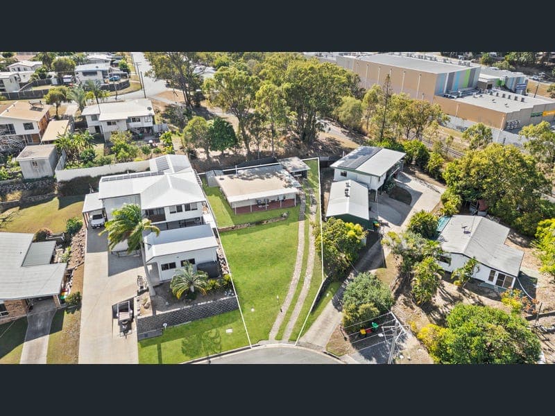 18 Ferguson Crescent, West Gladstone — photo 1 of 5