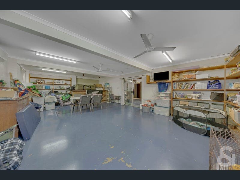 8 Ferguson Crescent, West Gladstone — photo 1 of 5