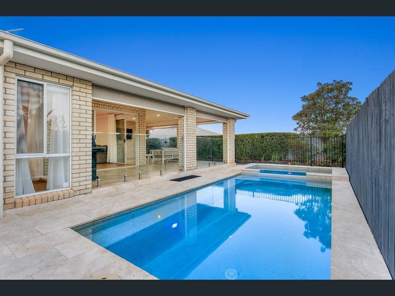 21 Hillcrest Court, Murrumba Downs — photo 1 of 5