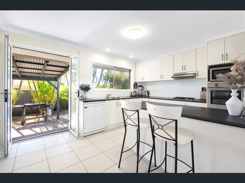 8 Niblick Street, Tewantin — photo 1 of 5