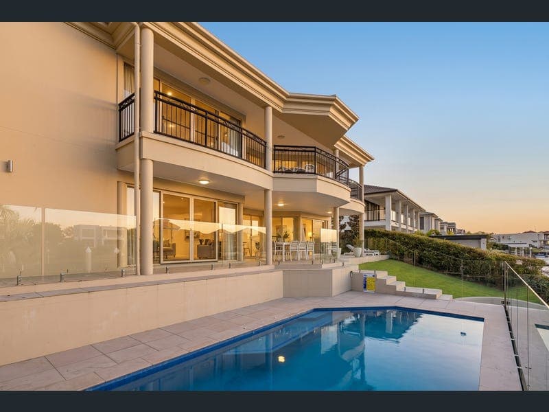 2639 Yanderra Close, Hope Island — photo 1 of 5