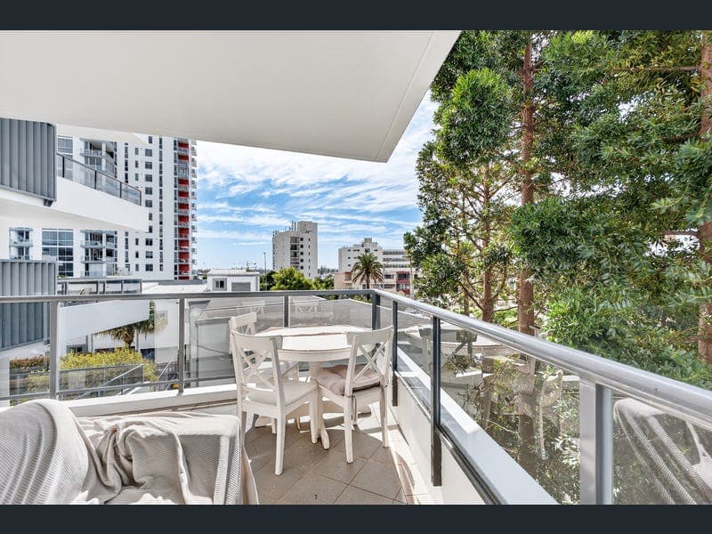 406/1 Aqua Street, Southport — photo 1 of 5